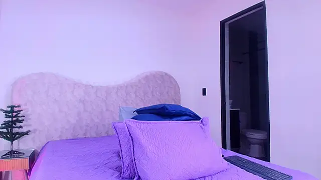 shelsyloreds online show from December 4, 2025, 11:52 am