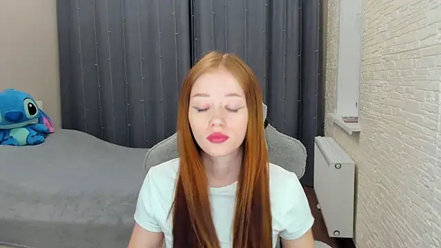 Hot Mia  online show from February 19, 2025, 3:49 pm