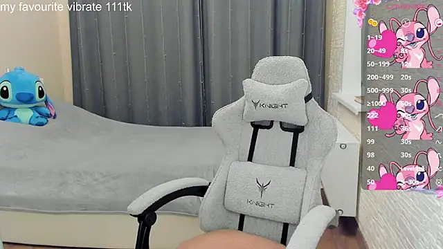 Hot Mia  online show from March 13, 2025, 4:01 pm