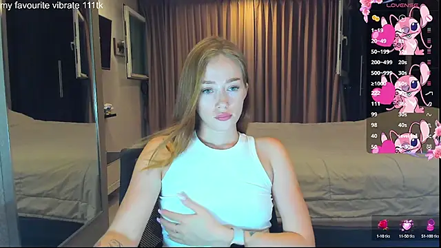 Hot Mia  online show from September 27, 2025, 11:48 am