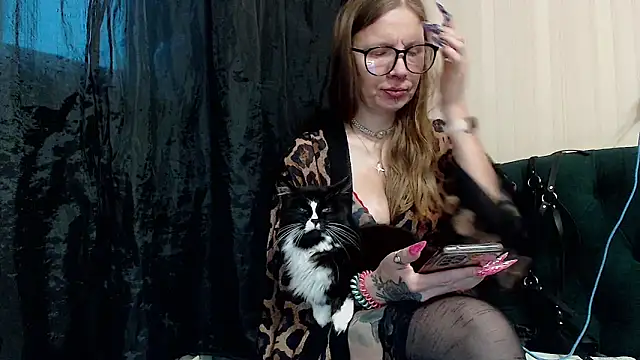 alexandra zaryanova online show from November 7, 2025, 1:00 pm