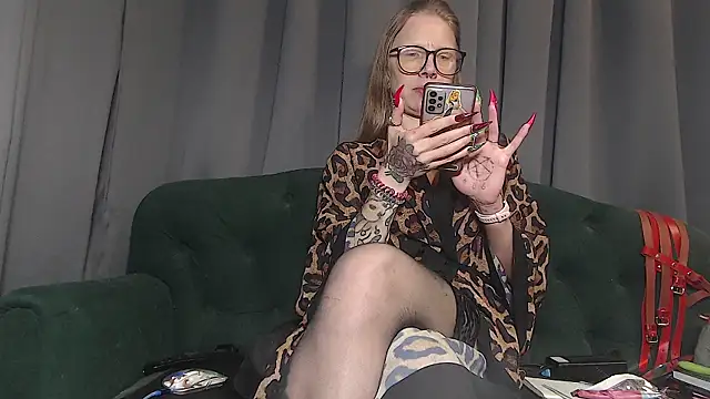 Snapshot of alexandra_zaryanova chatting on May 18, 2026, 4:35 pm alexandra zaryanova online show from May 18, 2026, 4:35 pm