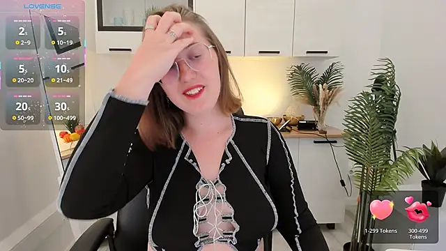 Charmy Gracy online show from April 24, 2026, 11:01 am