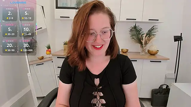Snapshot of Charmy_Gracy chatting on June 5, 2026, 2:01 pm Charmy Gracy online show from June 5, 2026, 2:01 pm