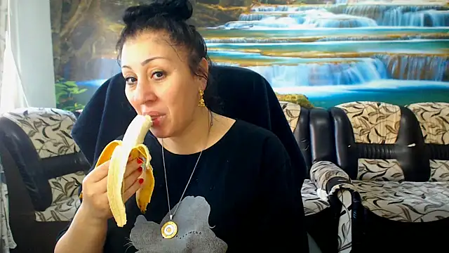 Snapshot of MoistMady chatting on March 11, 2026, 6:30 am MoistMady online show from March 11, 2026, 6:30 am