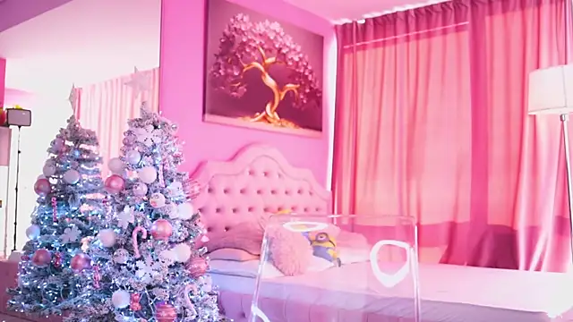 Snapshot of AshleySinn chatting on December 18, 2025, 10:10 am AshleySinn online show from December 18, 2025, 10:10 am