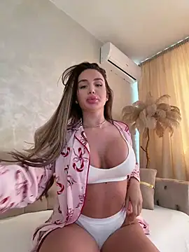 Snapshot of AshleySinn chatting on February 14, 2026, 12:02 pm AshleySinn online show from February 14, 2026, 12:02 pm