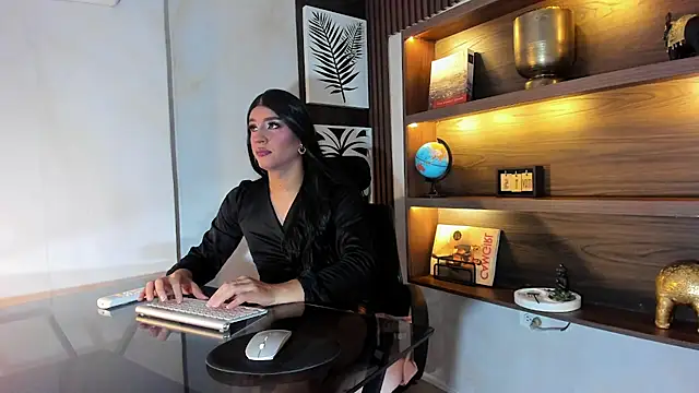 Snapshot of Scarleett_22 chatting on May 17, 2026, 12:12 pm Scarleett 22 online show from May 17, 2026, 12:12 pm