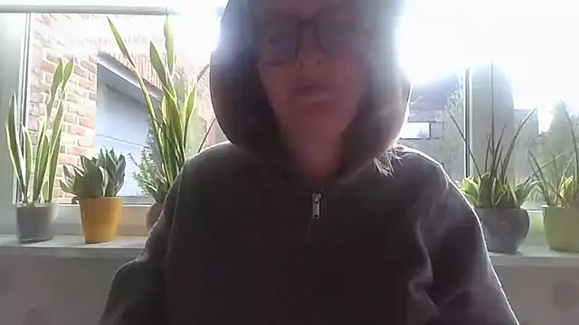 LiquidLeonie online show from March 25, 2026, 8:31 am