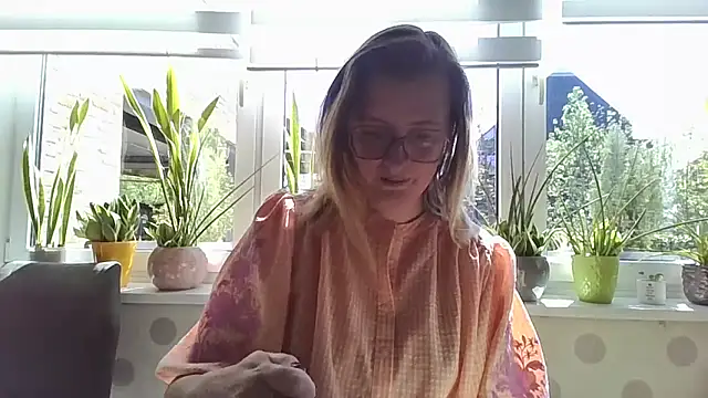 LiquidLeonie online show from April 22, 2026, 9:33 am