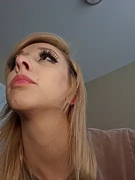 AmethystFoxx online show from April 17, 2026, 6:00 pm