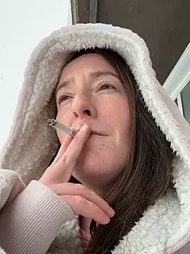 Mini And The Bear online show from February 19, 2026, 7:43 pm