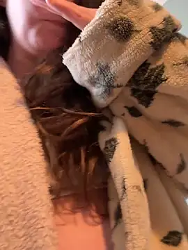 Mini And The Bear online show from March 13, 2026, 2:45 pm