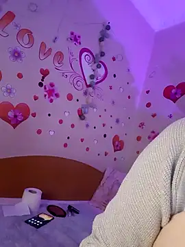 BellaBellaHot online show from October 13, 2025, 1:33 pm