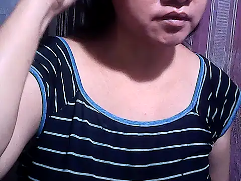 sweetsosie18 online show from October 13, 2025, 4:07 pm