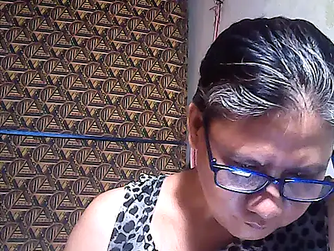 Snapshot of sweetsosie18 chatting on July 1, 2026, 5:31 am sweetsosie18 online show from July 1, 2026, 5:31 am