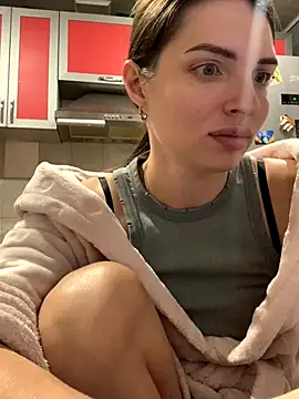 SeducingYoghourt online show from November 5, 2025, 5:02 pm