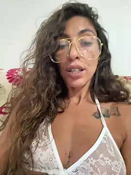 amanilouve online show from September 18, 2025, 8:00 pm