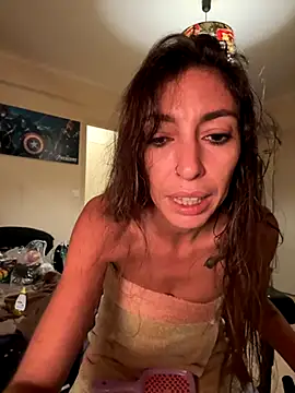 amanilouve online show from October 31, 2025, 7:26 pm