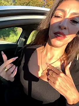 amanilouve online show from December 14, 2025, 8:20 am