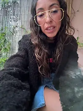 amanilouve online show from April 19, 2026, 6:10 pm