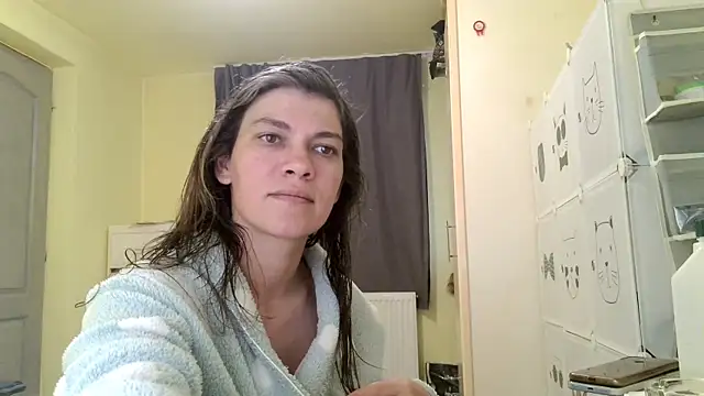 Snapshot of MercyLove chatting on April 16, 2026, 3:35 pm MercyLove online show from April 16, 2026, 3:35 pm