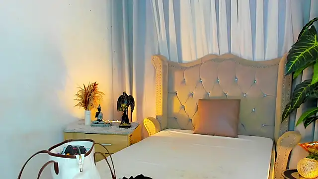 Snapshot of MistressSatisfactionOnTop chatting on November 3, 2025, 12:35 am MistressSatisfactionOnTop online show from November 3, 2025, 12:35 am