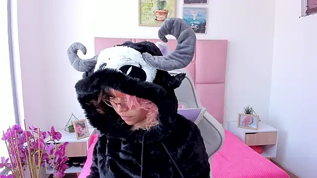 katalina garcia online show from February 10, 2026, 3:38 pm