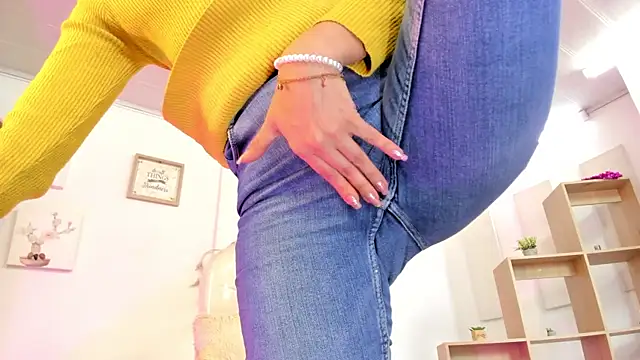 Antonnella 3 online show from March 6, 2025, 6:37 pm