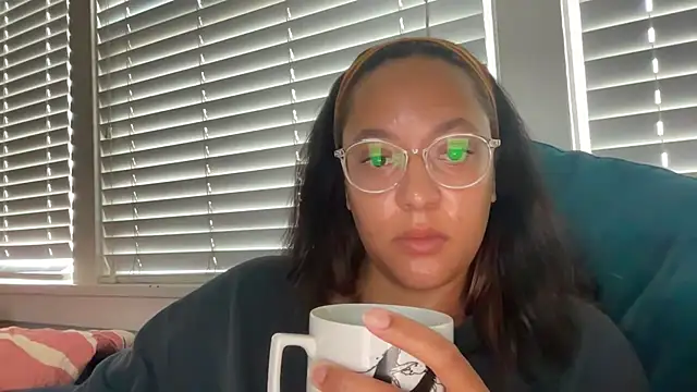 dreamyriri online show from May 19, 2026, 2:01 pm