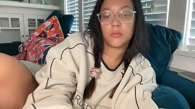 dreamyriri online show from May 27, 2026, 2:14 pm