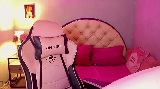 WeezyBabyXoxo online show from March 17, 2025, 6:51 am