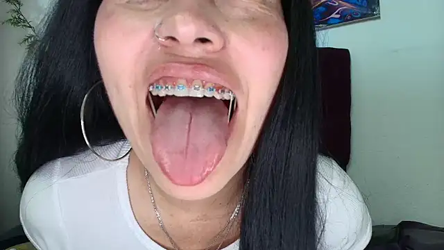 Tania mature online show from November 24, 2025, 5:23 pm