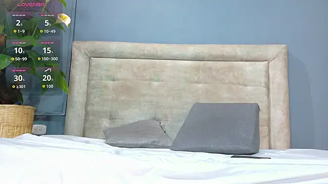 nicol snow online show from February 5, 2026, 1:16 pm