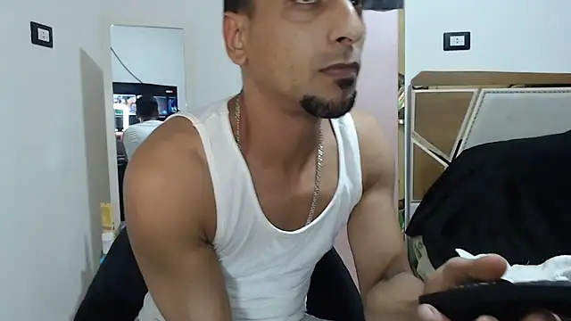 Snapshot of highguy chatting on July 19, 2026, 10:57 pm highguy online show from July 19, 2026, 10:57 pm
