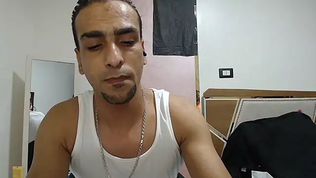 Snapshot of highguy chatting on August 1, 2026, 3:06 am highguy online show from August 1, 2026, 3:06 am