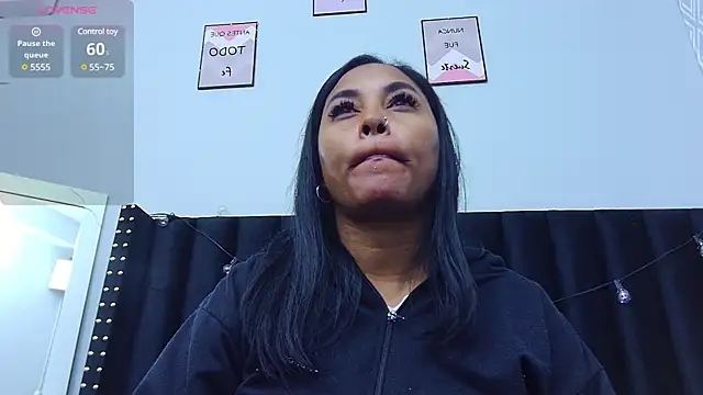 Snapshot of colombiamommy chatting on February 26, 2025, 1:08 pm colombiamommy online show from February 26, 2025, 1:08 pm