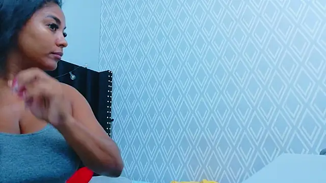 Snapshot of colombiamommy chatting on September 20, 2025, 12:06 pm colombiamommy online show from September 20, 2025, 12:06 pm