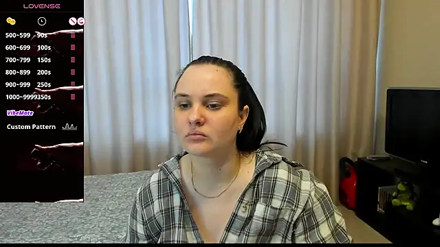 Snapshot of AlanaBrox chatting on May 5, 2026, 1:41 pm AlanaBrox online show from May 5, 2026, 1:41 pm