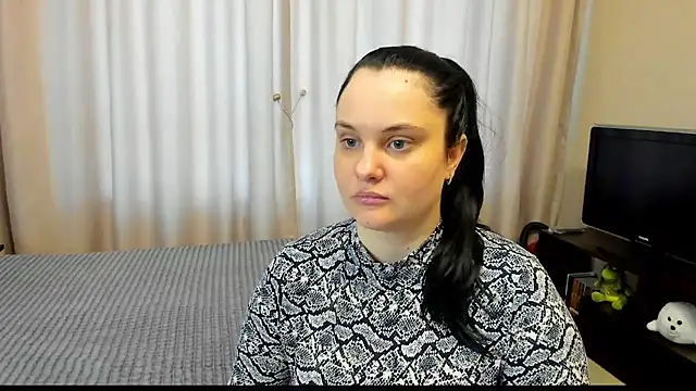 Snapshot of AlanaBrox chatting on May 15, 2026, 2:46 pm AlanaBrox online show from May 15, 2026, 2:46 pm