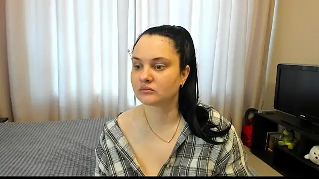 Snapshot of AlanaBrox chatting on May 16, 2026, 8:22 am AlanaBrox online show from May 16, 2026, 8:22 am