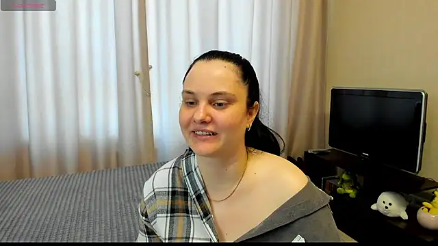 Snapshot of AlanaBrox chatting on May 18, 2026, 10:43 am AlanaBrox online show from May 18, 2026, 10:43 am