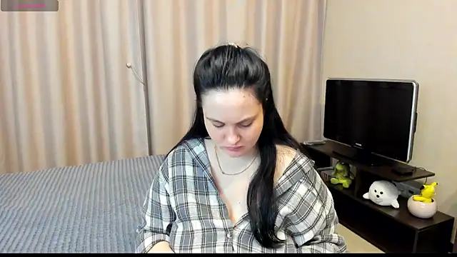 Snapshot of AlanaBrox chatting on May 19, 2026, 9:21 pm AlanaBrox online show from May 19, 2026, 9:21 pm