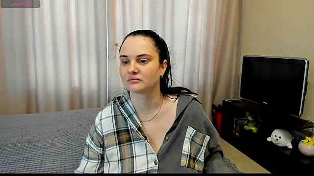 Snapshot of AlanaBrox chatting on May 23, 2026, 4:11 pm AlanaBrox online show from May 23, 2026, 4:11 pm
