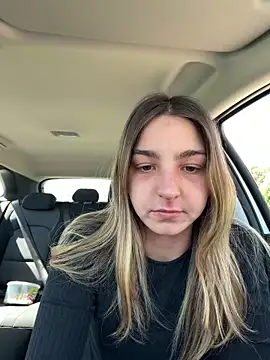 DoriDeluxe66 online show from April 10, 2026, 10:09 am