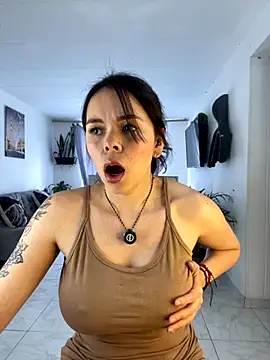 carolina16love online show from October 5, 2025, 9:02 pm