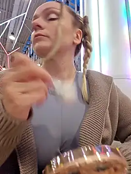 Snapshot of Bondgirl_013 chatting on December 21, 2025, 1:51 pm Bondgirl 013 online show from December 21, 2025, 1:51 pm