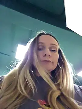 Snapshot of Bondgirl_013 chatting on February 25, 2026, 6:17 pm Bondgirl 013 online show from February 25, 2026, 6:17 pm