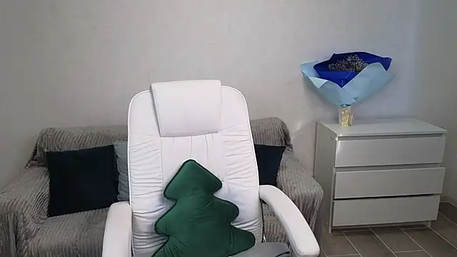 EvaMaddison online show from February 13, 2025, 7:45 am