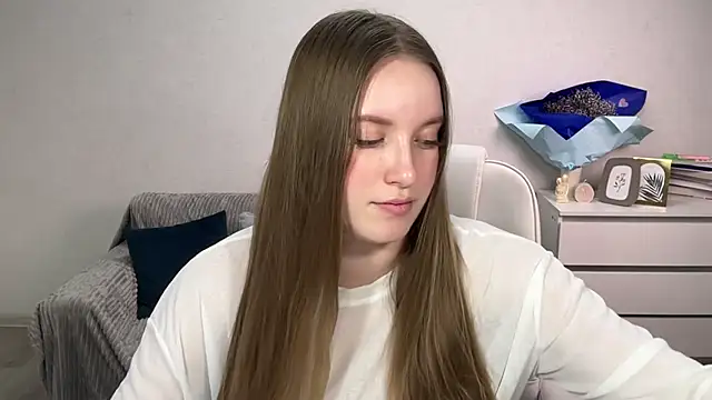 EvaMaddison online show from November 21, 2025, 7:56 pm